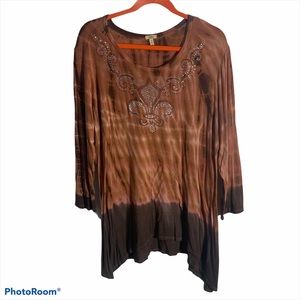 Reba woman 2X brown top with rhinestones